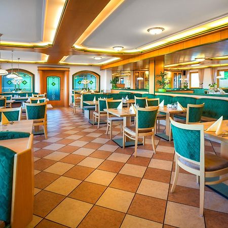 Ferienhotel Hofer Superior Strass im Attergau エクステリア 写真