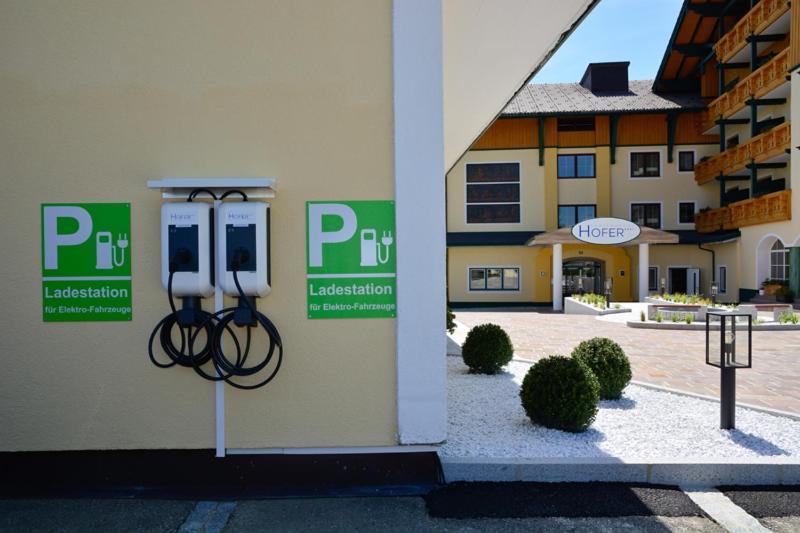 Ferienhotel Hofer Superior Strass im Attergau エクステリア 写真