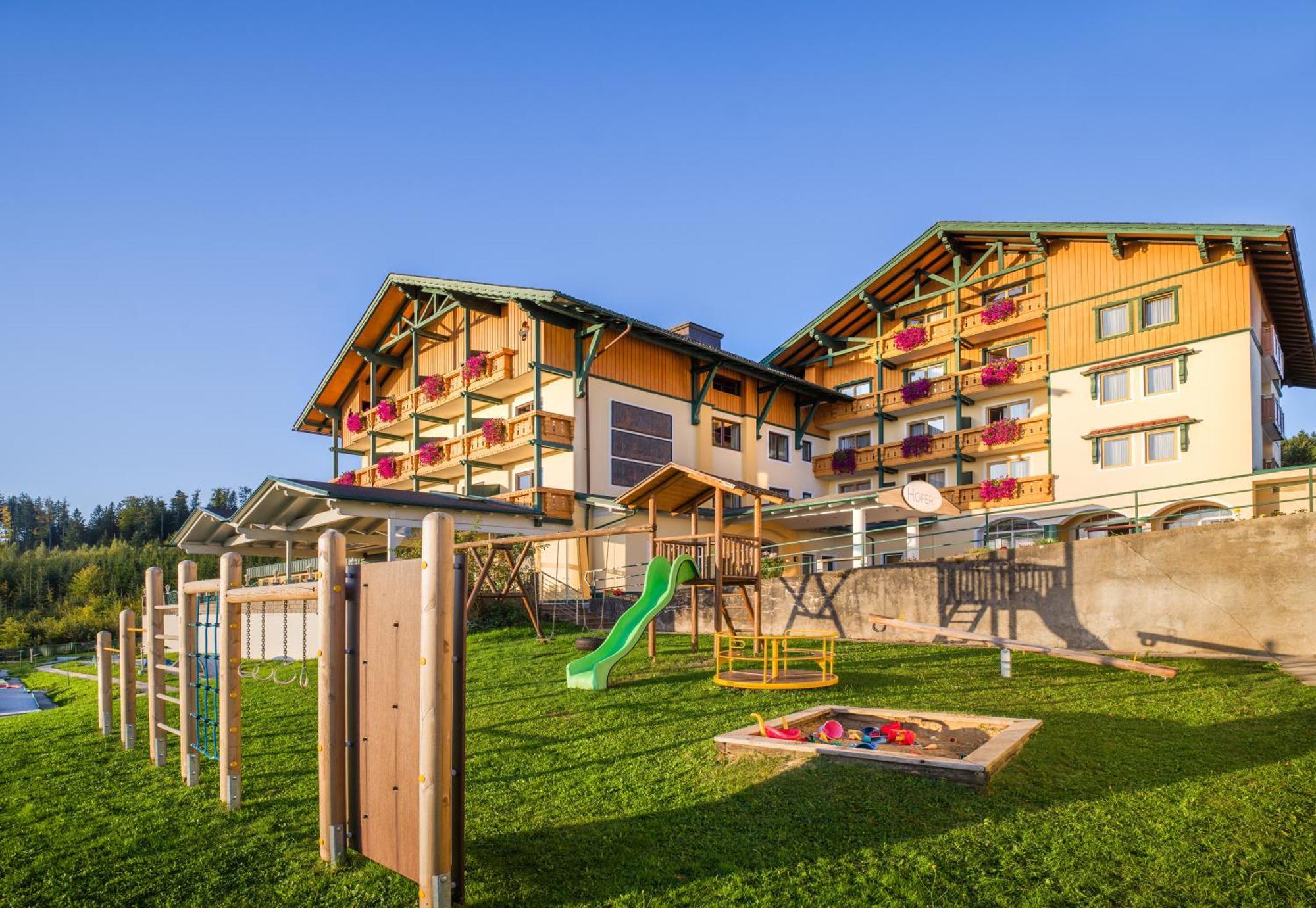 Ferienhotel Hofer Superior Strass im Attergau エクステリア 写真